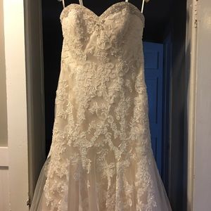 Brand new strapless size 12 wedding dress